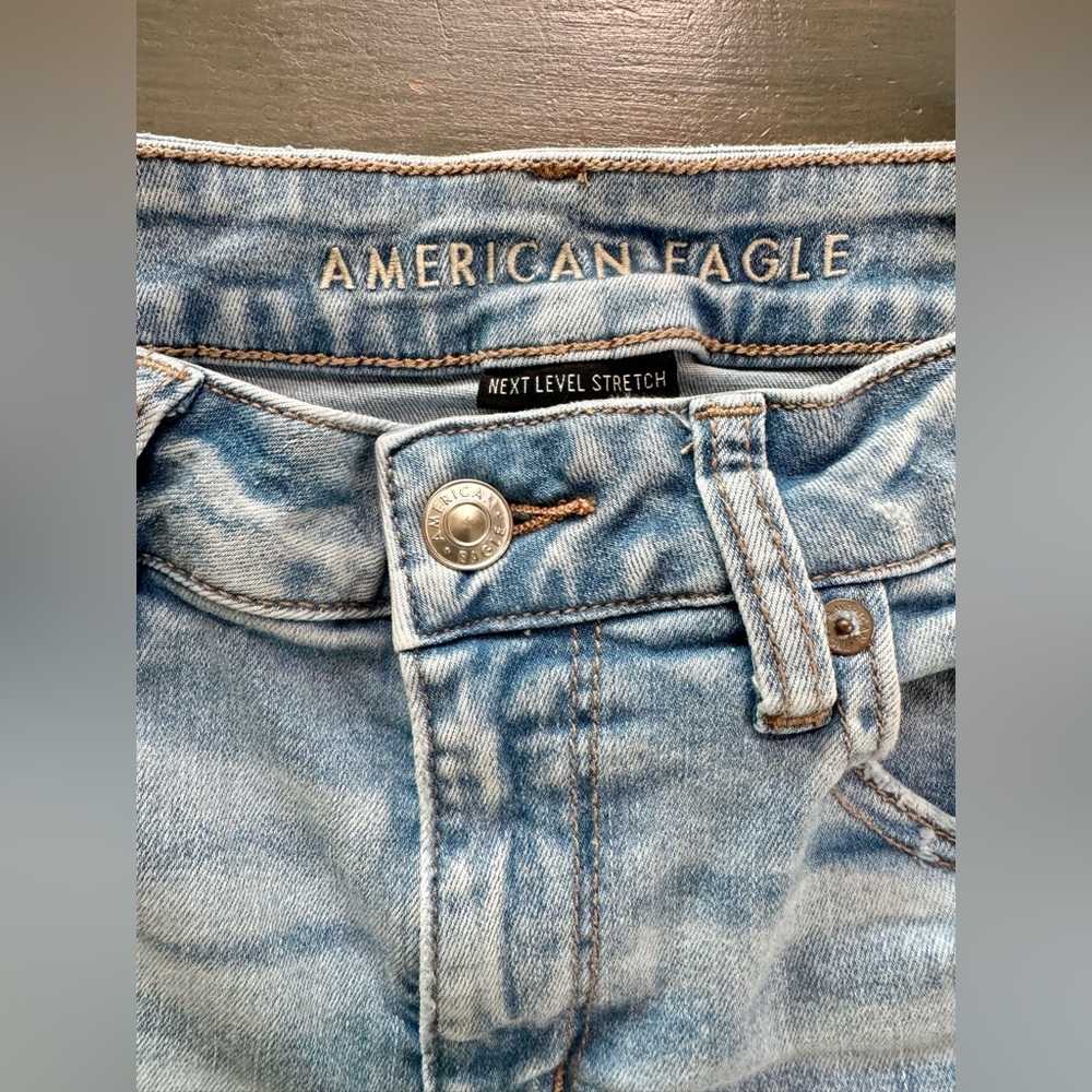 America Eagle Women’s Demin Frayed Jean Shorts with Lace Pockets. Size 4. - Picture 4 of 4